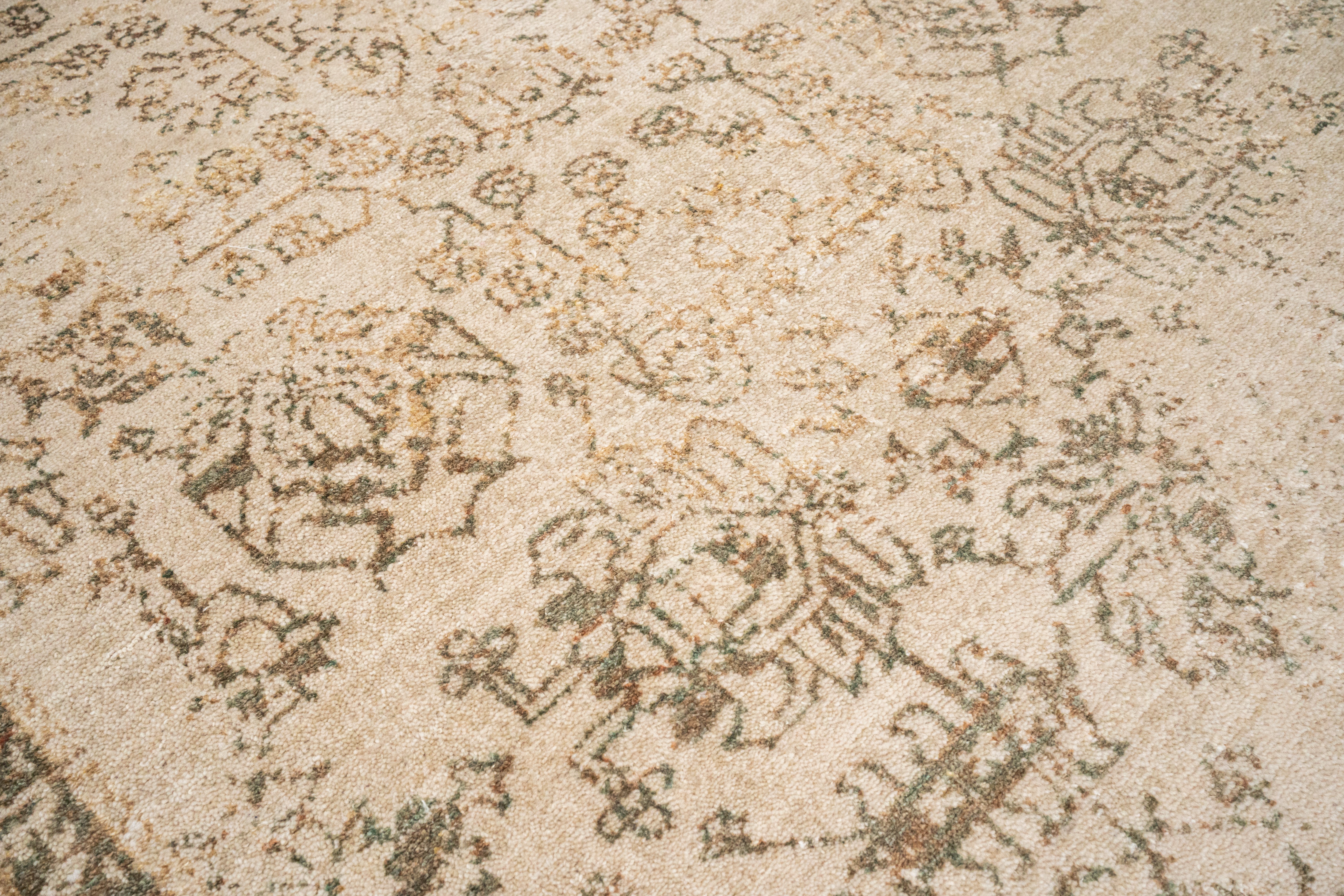 DIA - 773 OC 24- 165 Desert Sand & Pale Taupe